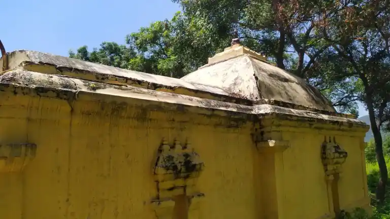 Arulmigu Sivaneswarar Temple, Near Post Office, Chintalpadi - 635302 அருள்மிகு சிவனேஸ்வரர் திருக்கோயில், Near Post Office, Chintalpadi - 635302, Dharmapuri - Ancient Temple Architecture and History Image 4