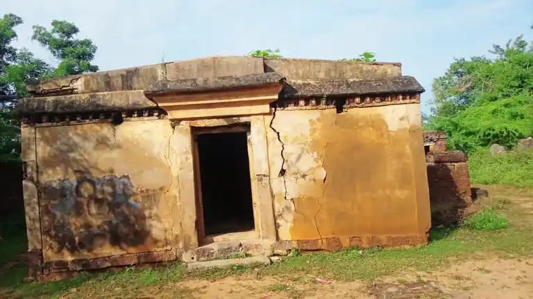 Arulmigu Sivaneswarar Temple, Pappapatti, Karambakudi Taluk - 622302 அருள்மிகு சிவனேஸ்வரர் திருக்கோயில், பாப்பாபட்டி, கறம்பக்குடி வட்டம் - 622302, Pudukkottai - Ancient Temple Architecture and History Image 2