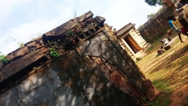 Arulmigu Sivaneswarar Temple, Pappapatti, Karambakudi Taluk - 622302 அருள்மிகு சிவனேஸ்வரர் திருக்கோயில், பாப்பாபட்டி, கறம்பக்குடி வட்டம் - 622302, Pudukkottai - Ancient Temple Architecture and History Image 4