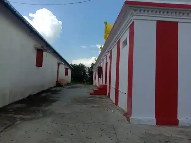 Arulmigu Sivasubramaniyaswamy Temple, Muthukumaran Malai, Odugathur - 632109 அருள்மிகு சிவசுப்பிரமணியசுவாமி திருக்கோயில், முத்துக்குமரன் மலை, ஒடுகத்தூர் - 632109, Vellore - Ancient Temple Architecture and History Image 2