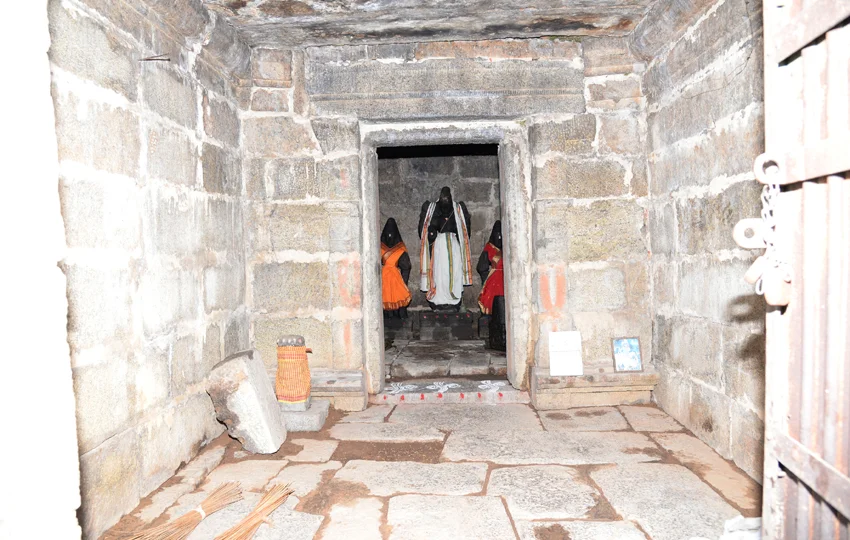 Arulmigu Sivathondar Periya Perumal Temple, Veliyathur - 630204 - Main View