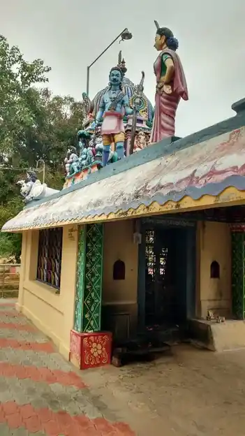 Arulmigu Sodicchaal Oorani Sorna Vinayagar Temple, Sengappatti - 622101 அருள்மிகு ஸ்ரீ சொடிச்சாள் ஊரணி சொர்ண விநாயகர் திருக்கோயில், Sengappatti - 622101, Pudukkottai - Ancient Temple Architecture and History Image 3