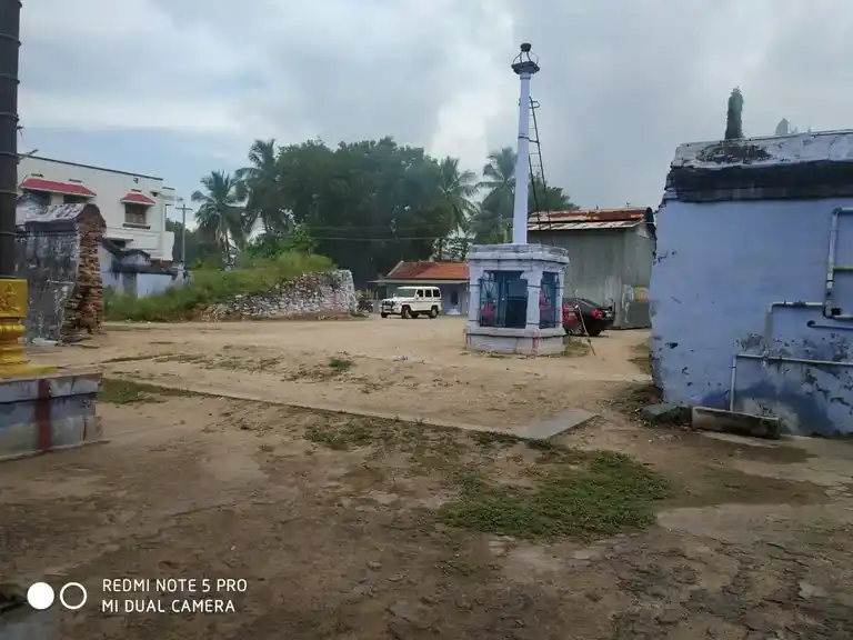 Arulmigu Soleeswarar Alagurayapermal Temple, Mallasamudram East - 637503 அருள்மிகு சோழீஸ்வரர் மற்றும் அழகுராயப்பெருமாள் திருக்கோயில், மல்லசமுத்திரம் கிழக்கு - 637503, Namakkal - Ancient Temple Architecture and History Image 2