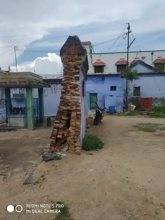 Arulmigu Soleeswarar Alagurayapermal Temple, Mallasamudram East - 637503 அருள்மிகு சோழீஸ்வரர் மற்றும் அழகுராயப்பெருமாள் திருக்கோயில், மல்லசமுத்திரம் கிழக்கு - 637503, Namakkal - Ancient Temple Architecture and History Image 3