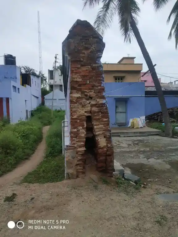 Arulmigu Soleeswarar Alagurayapermal Temple, Mallasamudram East - 637503 அருள்மிகு சோழீஸ்வரர் மற்றும் அழகுராயப்பெருமாள் திருக்கோயில், மல்லசமுத்திரம் கிழக்கு - 637503, Namakkal - Ancient Temple Architecture and History Image 4