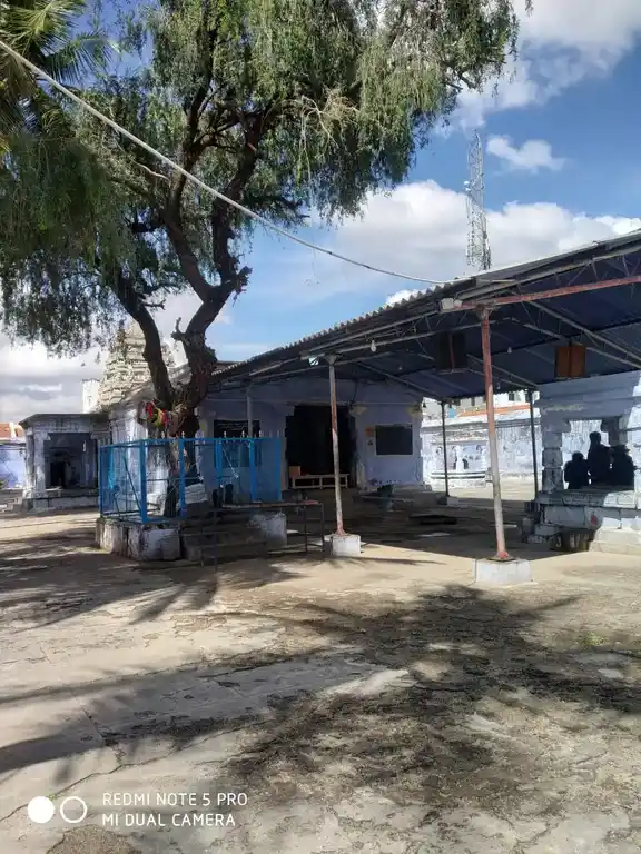 Arulmigu Soleeswarar Alagurayapermal Temple, Mallasamudram East - 637503 அருள்மிகு சோழீஸ்வரர் மற்றும் அழகுராயப்பெருமாள் திருக்கோயில், மல்லசமுத்திரம் கிழக்கு - 637503, Namakkal - Ancient Temple Architecture and History Image 5