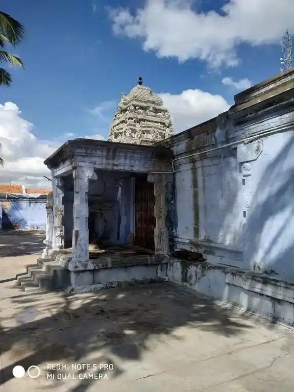 Arulmigu Soleeswarar Alagurayapermal Temple, Mallasamudram East - 637503 அருள்மிகு சோழீஸ்வரர் மற்றும் அழகுராயப்பெருமாள் திருக்கோயில், மல்லசமுத்திரம் கிழக்கு - 637503, Namakkal - Ancient Temple Architecture and History Image 6