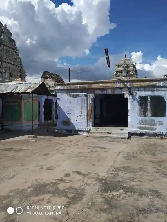 Arulmigu Soleeswarar Alagurayapermal Temple, Mallasamudram East - 637503 அருள்மிகு சோழீஸ்வரர் மற்றும் அழகுராயப்பெருமாள் திருக்கோயில், மல்லசமுத்திரம் கிழக்கு - 637503, Namakkal - Ancient Temple Architecture and History Image 7