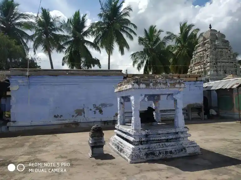 Arulmigu Soleeswarar Alagurayapermal Temple, Mallasamudram East - 637503 அருள்மிகு சோழீஸ்வரர் மற்றும் அழகுராயப்பெருமாள் திருக்கோயில், மல்லசமுத்திரம் கிழக்கு - 637503, Namakkal - Ancient Temple Architecture and History Image 10