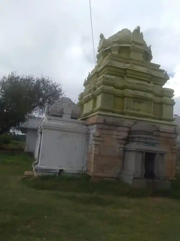 Arulmigu Soleeswarar Temple, Arasiramani Bit.1 - 637104 அருள்மிகு சோளீஸ்வரர் திருக்கோயில், Arasiramani Bit.1 - 637104, Salem - Ancient Temple Architecture and History Image 3