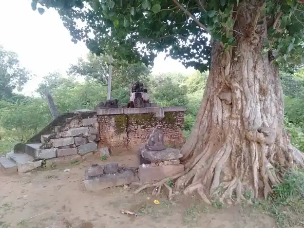 Arulmigu Somagiri Urani Vinayagar Temple, Karungalakkudi - 625101 அருள்மிகு சோமகிரி ஊரணி விநாயகர் கோயில், Karungalakkudi - 625101, Madurai - Ancient Temple Architecture and History Image 3