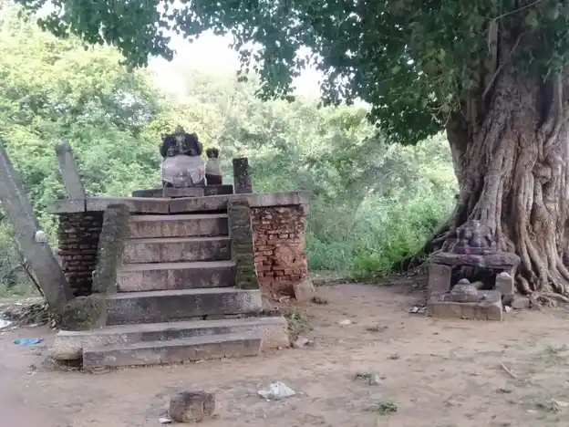 Arulmigu Somagiri Urani Vinayagar Temple, Karungalakkudi - 625101 அருள்மிகு சோமகிரி ஊரணி விநாயகர் கோயில், Karungalakkudi - 625101, Madurai - Ancient Temple Architecture and History Image 5