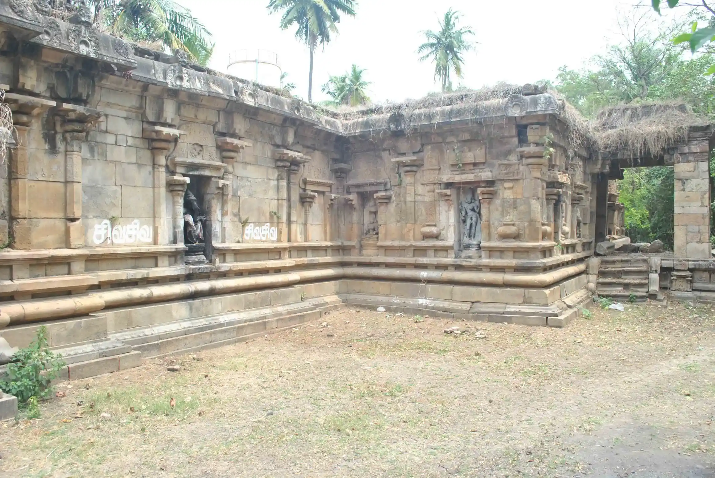 Arulmigu Somanatha Swamy, Rajagopala Swamy Temple, Poundiragapuram - 612202 அருள்மிகு சோமநாதர் மற்றும் இராஜகோபால சுவாமி திருக்கோயில், Poundiragapuram - 612202, Thanjavur - Ancient Temple Architecture and History Image 10