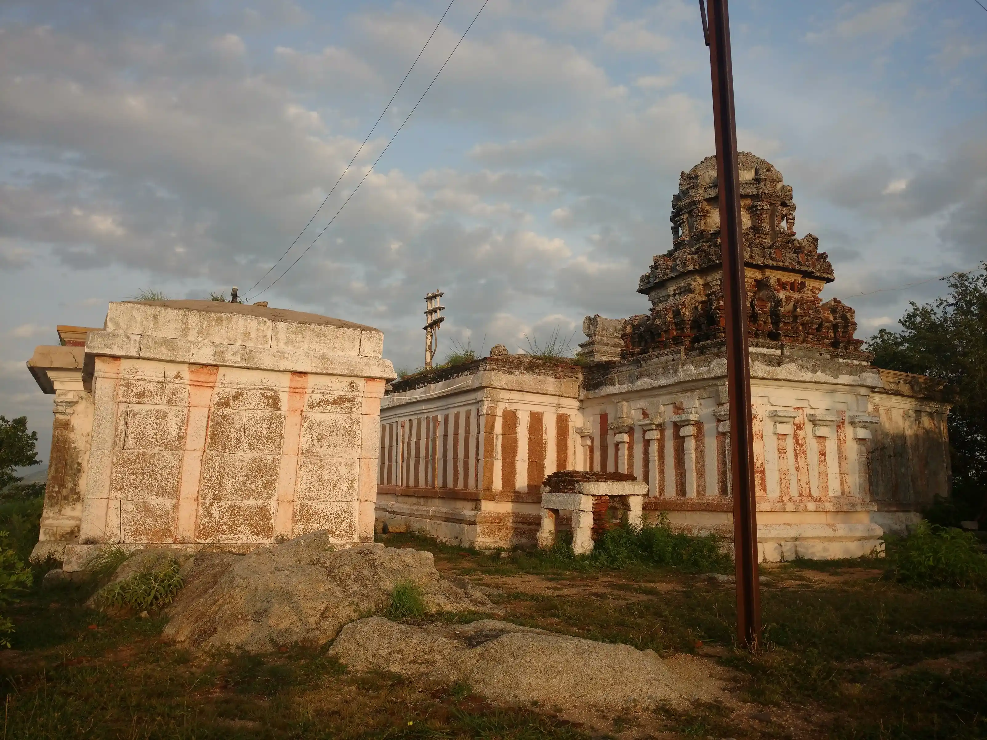 Arulmigu Somanatheeswarar Temple, Inside The Village, Veliagaram - 631207