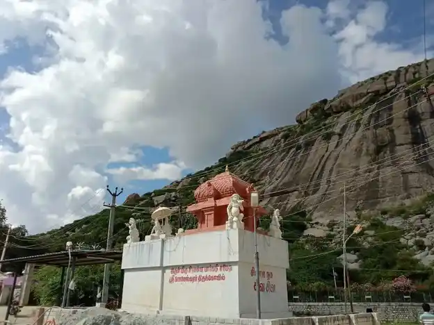 Arulmigu Someswarar Temple, Near Krishan Devaraya Mounten, Palayapettai - 635001 அருள்மிகு சோமேஸ்வரர் திருக்கோயில், Near Krishan Devaraya Mounten, Palayapettai - 635001, Krishnagiri - Ancient Temple Architecture and History Image 3