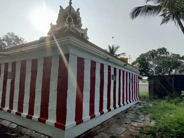 Arulmigu Someswarar Temple, Near Water Tank, Ramanjeri - 602001 அருள்மிகு சோமேஸ்வரர் திருக்கோயில், Near Water Tank, Ramanjeri - 602001, Tiruvallur - Ancient Temple Architecture and History Image 4