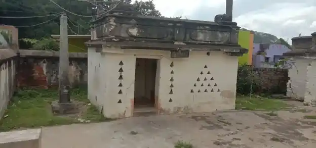 Arulmigu Someswarar Temple, Thiyarana Durgam - 635119 அருள்மிகு சோமேஸ்வரர் திருக்கோயில், Thiyarana Durgam - 635119, Krishnagiri - Ancient Temple Architecture and History Image 2