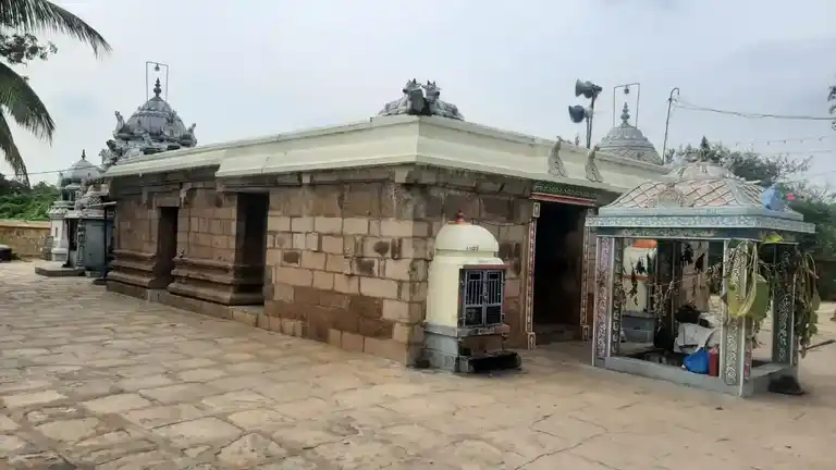 Arulmigu Soolezwarar Temple, Thuvakudi - 620015 அருள்மிகு சோழீஸ்வரர் திருக்கோயில், Thuvakudi - 620015, Thiruchirappalli - Ancient Temple Architecture and History Image 3