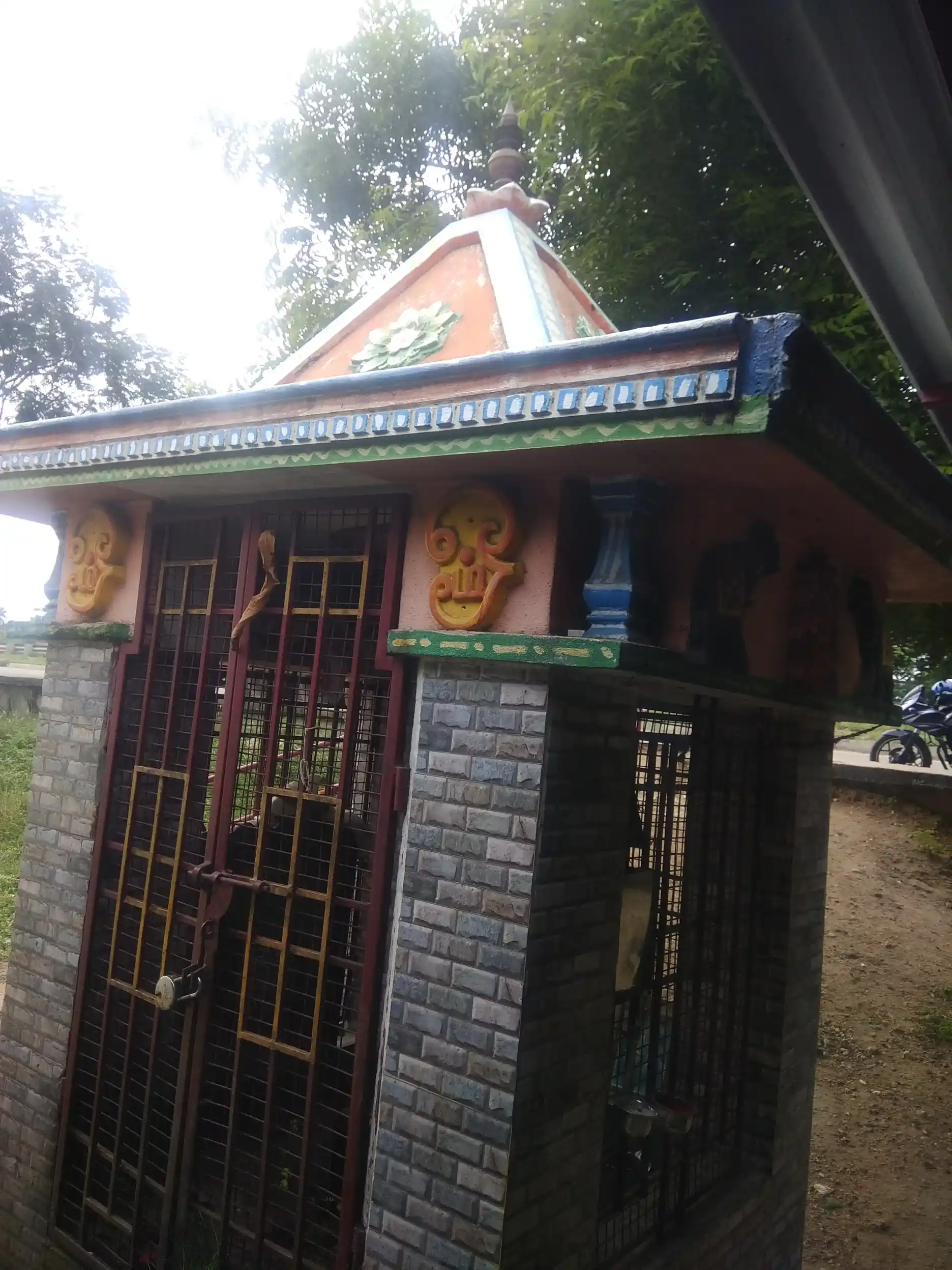 Arulmigu Sooralamman Temple, Panayapuram - 620013 Arulmigu Sooralamman Temple, Panayapuram - 620013, Thiruchirappalli - Ancient Temple Architecture and History Image 4