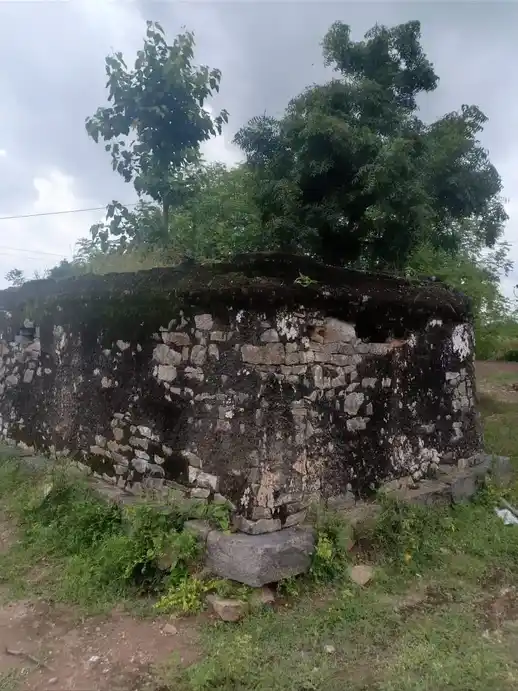 Arulmigu Soothrakaragam Temple, Kumbarahalli - 635111 அருள்மிகு சூத்திரகரகம் திருக்கோயில், Kumbarahalli - 635111, Dharmapuri - Ancient Temple Architecture and History Image 3