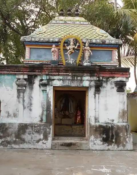 Arulmigu Sornapuriswarar Temple, Velur - 614715 அருள்மிகு சொர்ணபுரீஸ்வரர் திருக்கோயில், வேலூர் - 614715, Thiruvarur - Ancient Temple Architecture and History Image 4