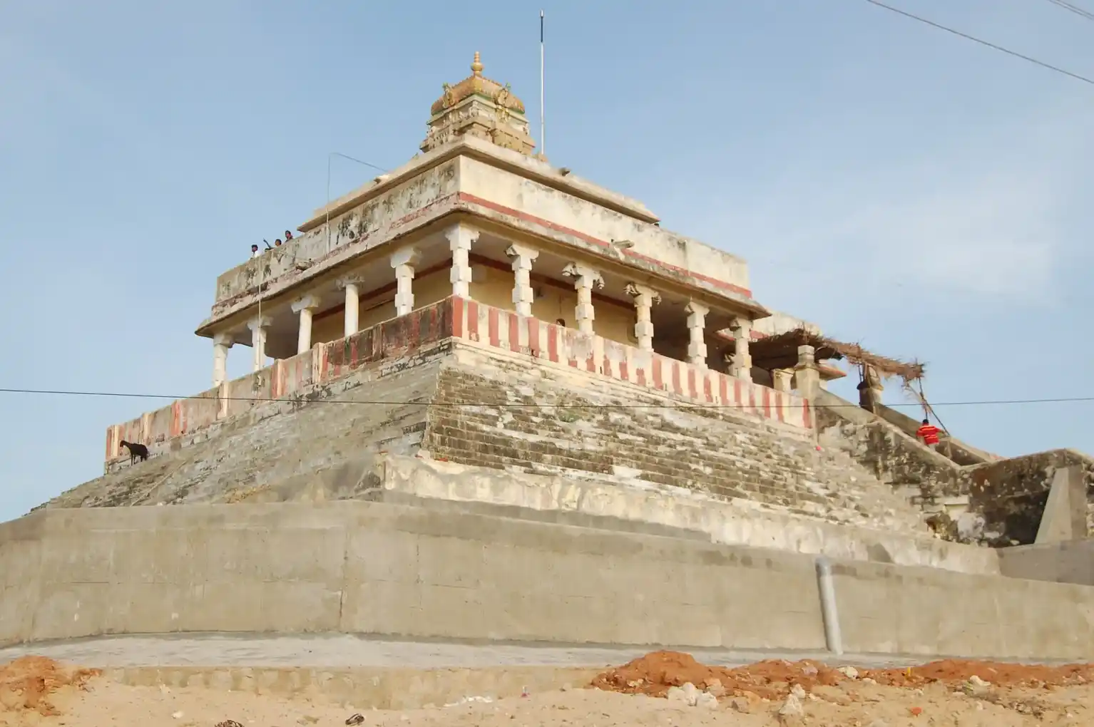 Arulmigu Sornavarsham Peitha Perumal Temple, Mugilthagam - 623403 Arulmigu Sornavarsham Peitha Perumal Temple, Mugilthagam - 623403, Ramanathapuram - Ancient Temple Architecture and History Image 4