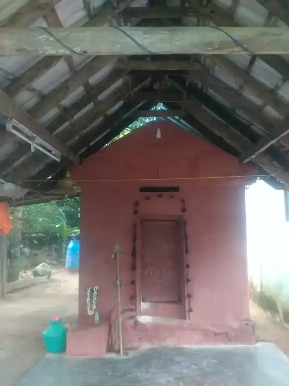 Arulmigu Sreeman Narayanasamy Temple, Near Govt. Primary School, Mecode - 629164 அருள்மிகு ஸ்ரீநாராயணசாமி திருக்கோயில், Near Govt. Primary School, Mecode - 629164, Kanyakumari - Ancient Temple Architecture and History Image 2