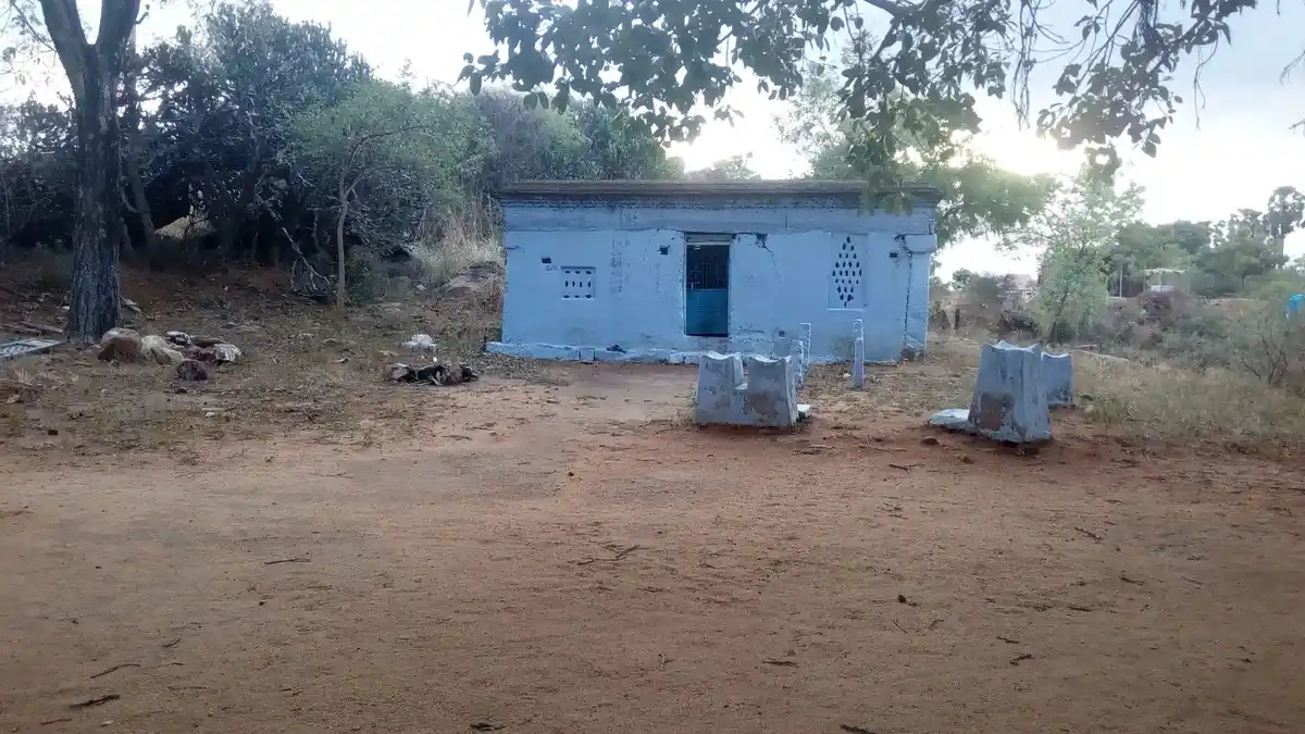 Arulmigu Sri Madaswamy Temple, Keela Ambur, Keela Ambur - 627418 அருள்மிகு ஸ்ரீ மாடசுவாமி திருக்கோயில், கீழ ஆம்பூா், கீழ ஆம்பூா் - 627418, Tenkasi - Ancient Temple Architecture and History Image 4