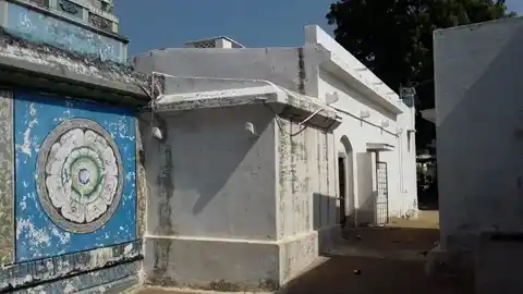 Arulmigu Sri Muppidathi Amman Temple, Tirumalaiappapuram, Therkku Kadayam, Therkku Kadayam - 627415 அருள்மிகு ஸ்ரீ முப்பிடாதியம்மன் திருக்கோயில், திருமலையப்பபுரம், தெற்கு கடையம், திருமலையப்பபுரம், தெற்கு கடையம் - 627415, Tenkasi - Ancient Temple Architecture and History Image 3