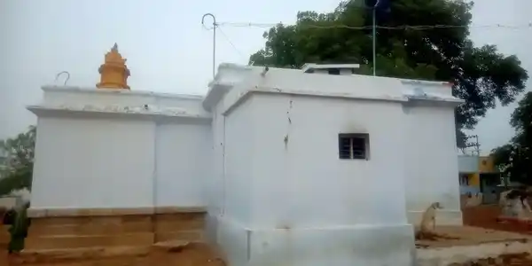 Arulmigu Sri Mutharamman Sudalaimadasamy Temple, Street End, Uthamapandiankulam - 627351 அருள்மிகு ஸ்ரீ முத்தாரம்மன் சுடலைமாடசாமி திருக்கோயில், Street End, Uthamapandiankulam - 627351, Tirunelveli - Ancient Temple Architecture and History Image 2