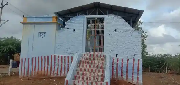 Arulmigu Sri Sarkarai Vinayagar Temple, Street End, Naduvakurichi - 627351 அருள்மிகு ஸ்ரீ சர்க்கரை விநாயகர் திருக்கோயில், Street End, நடுவ குறிச்சி - 627351, Tirunelveli - Ancient Temple Architecture and History Image 2