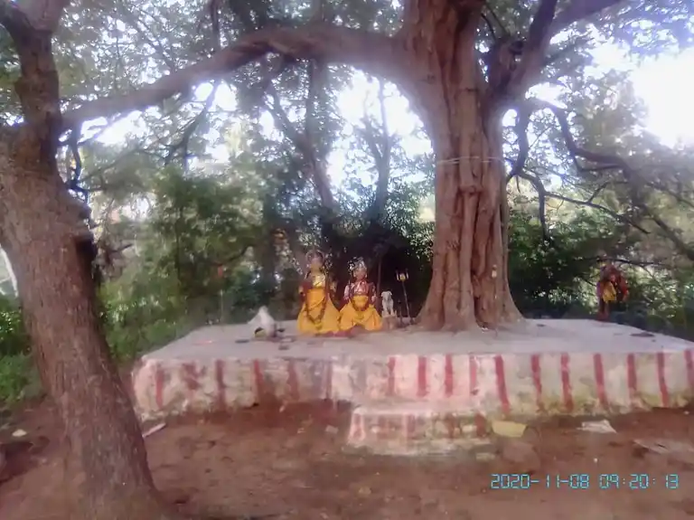 Arulmigu Sri Sellandi Amman Temple, Mallayapuram - 624707 அருள்மிகு மல்லையபுரம் ஸ்ரீ செல்லாண்டியம்மன் திருக்கோயில், Mallayapuram - 624707, Dindigul - Ancient Temple Architecture and History Image 4