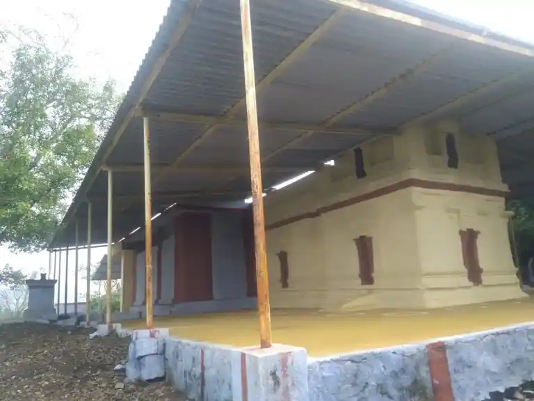 Arulmigu Sridevi, Poodevi Sametha Prasannavenkatramanaswamy Temple, Perumalmalai, Kangayam - 638701 அருள்மிகு சீதேவி, பூதேவி சமேத பிரசன்ன வெங்கடேசப்பெருமாள் திருக்கோயில், Perumalmalai, Kangayam - 638701, Tiruppur - Ancient Temple Architecture and History Image 2