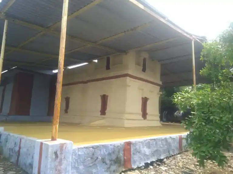 Arulmigu Sridevi, Poodevi Sametha Prasannavenkatramanaswamy Temple, Perumalmalai, Kangayam - 638701 அருள்மிகு சீதேவி, பூதேவி சமேத பிரசன்ன வெங்கடேசப்பெருமாள் திருக்கோயில், Perumalmalai, Kangayam - 638701, Tiruppur - Ancient Temple Architecture and History Image 3