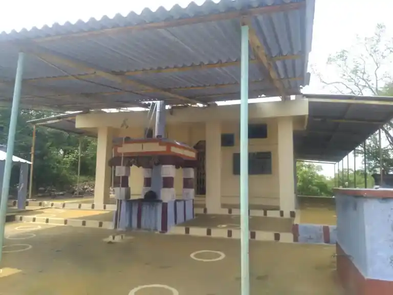 Arulmigu Sridevi, Poodevi Sametha Prasannavenkatramanaswamy Temple, Perumalmalai, Kangayam - 638701 அருள்மிகு சீதேவி, பூதேவி சமேத பிரசன்ன வெங்கடேசப்பெருமாள் திருக்கோயில், Perumalmalai, Kangayam - 638701, Tiruppur - Ancient Temple Architecture and History Image 4