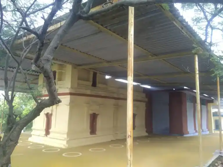 Arulmigu Sridevi, Poodevi Sametha Prasannavenkatramanaswamy Temple, Perumalmalai, Kangayam - 638701 அருள்மிகு சீதேவி, பூதேவி சமேத பிரசன்ன வெங்கடேசப்பெருமாள் திருக்கோயில், Perumalmalai, Kangayam - 638701, Tiruppur - Ancient Temple Architecture and History Image 5