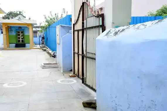 Arulmigu Srinivasa Anjaneyaperumal Temple, Advocate Nagarajan Street Udumalpettai, Udumalpettai - 642126 அருள்மிகு சீனிவாச ஆஞ்சநேய பெருமாள் திருக்கோயில், Advocate Nagarajan Street Udumalpettai, Udumalpettai - 642126, Tiruppur - Ancient Temple Architecture and History Image 3