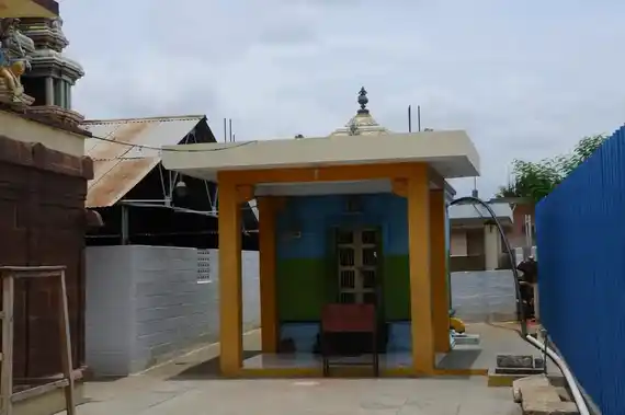 Arulmigu Srinivasa Anjaneyaperumal Temple, Advocate Nagarajan Street Udumalpettai, Udumalpettai - 642126 அருள்மிகு சீனிவாச ஆஞ்சநேய பெருமாள் திருக்கோயில், Advocate Nagarajan Street Udumalpettai, Udumalpettai - 642126, Tiruppur - Ancient Temple Architecture and History Image 6