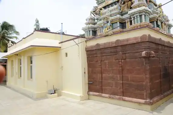 Arulmigu Srinivasa Anjaneyaperumal Temple, Advocate Nagarajan Street Udumalpettai, Udumalpettai - 642126 அருள்மிகு சீனிவாச ஆஞ்சநேய பெருமாள் திருக்கோயில், Advocate Nagarajan Street Udumalpettai, Udumalpettai - 642126, Tiruppur - Ancient Temple Architecture and History Image 7