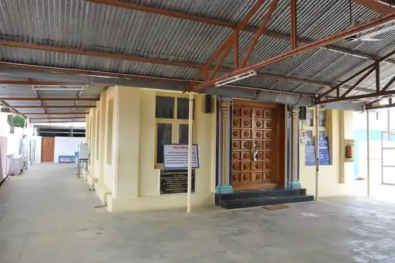 Arulmigu Srinivasa Anjaneyaperumal Temple, Advocate Nagarajan Street Udumalpettai, Udumalpettai - 642126 அருள்மிகு சீனிவாச ஆஞ்சநேய பெருமாள் திருக்கோயில், Advocate Nagarajan Street Udumalpettai, Udumalpettai - 642126, Tiruppur - Ancient Temple Architecture and History Image 10