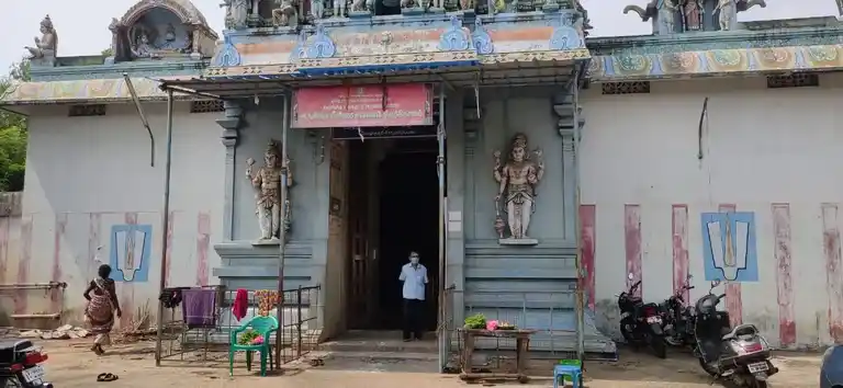 Arulmigu Srinivasa Perumal And Vanamutti Perumal Temple, Chozhampettai - 609001 Temple