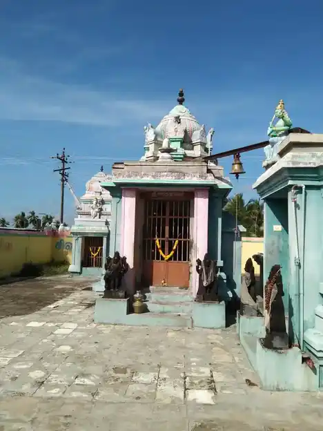 Arulmigu Srinivasa Perumal And Viswanatha Swamy Temple, Mannukumundan - 614705 அருள்மிகு சீனிவாசபெருமாள் மற்றும் விஸ்வநாதசுவாமி திருக்கோயில், Mannukumundan - 614705, Thiruvarur - Ancient Temple Architecture and History Image 2