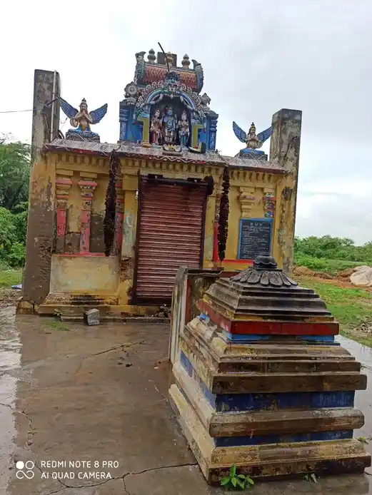 Arulmigu Srinivasa Perumal Temple, Akkarambakkam - 602001 அருள்மிகு சீனிவாசப்பெருமாள் திருக்கோயில், அக்கரம்பாக்கம் - 602001, Tiruvallur - Ancient Temple Architecture and History Image 2