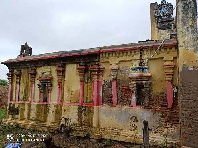 Arulmigu Srinivasa Perumal Temple, Akkarambakkam - 602001 அருள்மிகு சீனிவாசப்பெருமாள் திருக்கோயில், அக்கரம்பாக்கம் - 602001, Tiruvallur - Ancient Temple Architecture and History Image 3
