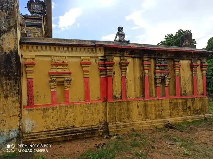 Arulmigu Srinivasa Perumal Temple, Akkarambakkam - 602001 அருள்மிகு சீனிவாசப்பெருமாள் திருக்கோயில், அக்கரம்பாக்கம் - 602001, Tiruvallur - Ancient Temple Architecture and History Image 4