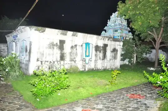 Arulmigu Srinivasa Perumal Temple, Appanthirupathy - 625301 அருள்மிகு ஸ்ரீனிவாசப் பெருமாள் திருக்கோயில், அப்பன்திருப்பதி - 625301, Madurai - Ancient Temple Architecture and History Image 2