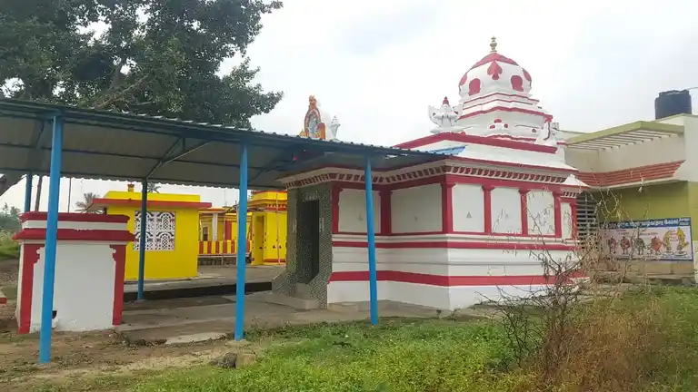 Arulmigu Srinivasa Perumal Temple, Chinna Kammiampattu - 635851 அருள்மிகு சீனிவாசப் பெருமாள் திருக்கோயில், சின்ன கம்மியம்பட்டு - 635851, Thirupathur - Ancient Temple Architecture and History Image 2