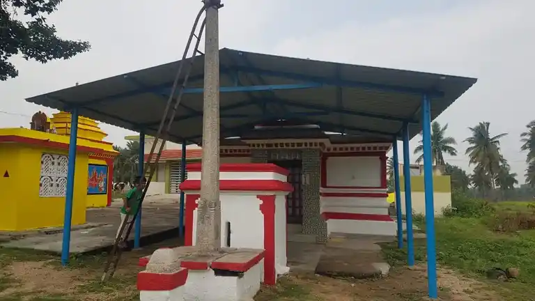 Arulmigu Srinivasa Perumal Temple, Chinna Kammiampattu - 635851 அருள்மிகு சீனிவாசப் பெருமாள் திருக்கோயில், சின்ன கம்மியம்பட்டு - 635851, Thirupathur - Ancient Temple Architecture and History Image 4