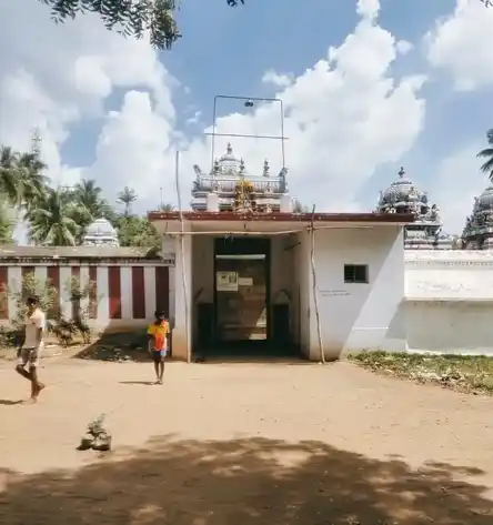 Arulmigu Srinivasa Perumal Temple, Nanjai Edaiyar - 638182 அருள்மிகு சீனிவாசப்பெருமாள் திருக்கோயில், Nanjai Edaiyar - 638182, Namakkal - Ancient Temple Architecture and History Image 2