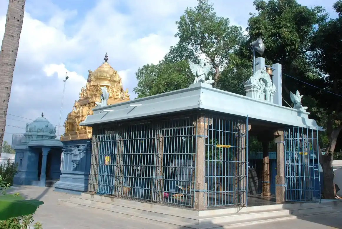 Arulmigu Srinivasa Perumal Temple, Semmancheri, Chennai - 600119 அருள்மிகு சீனிவாசப் பெருமாள் திருக்கோயில், செம்மஞ்சேரி, சென்னை - 600119, Chennai - Ancient Temple Architecture and History Image 2